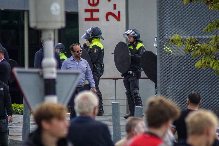 De rauwe sfeer is nooit ver weg bij Utrecht tegen Ajax