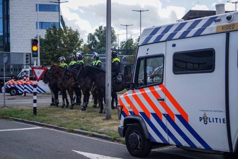 De rauwe sfeer is nooit ver weg bij Utrecht tegen Ajax
