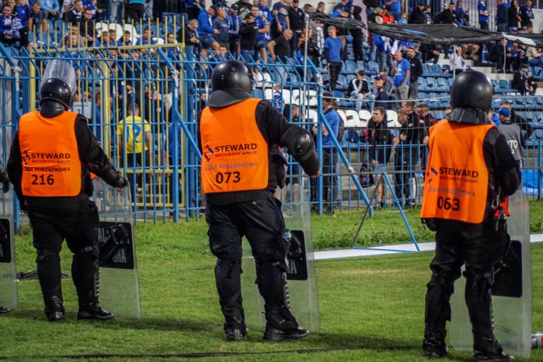 Ruch Chorzow – Gornik Zabrze: Poolse Hooligans creëren bizarre avond