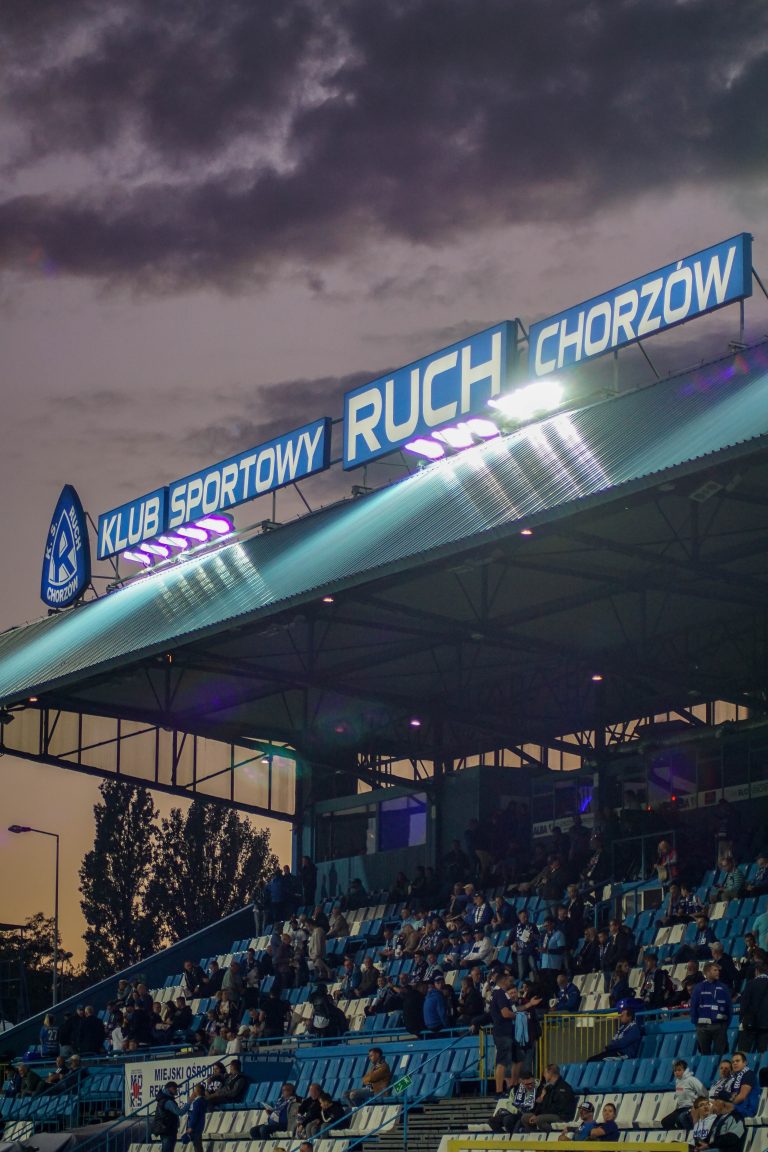 Ruch Chorzow – Gornik Zabrze: Poolse Hooligans creëren bizarre avond
