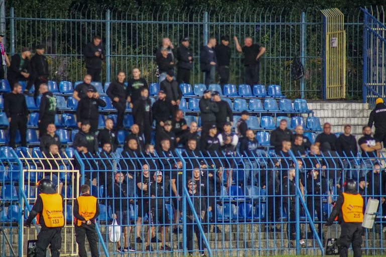 Ruch Chorzow – Gornik Zabrze: Poolse Hooligans creëren bizarre avond