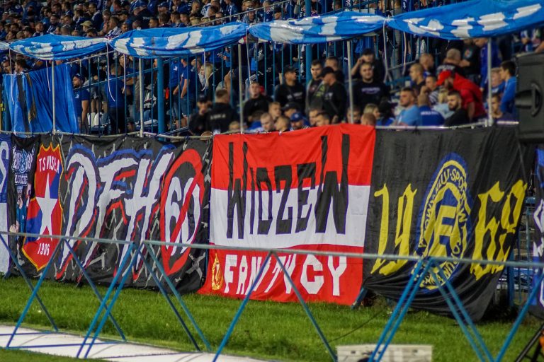 Ruch Chorzow – Gornik Zabrze: Poolse Hooligans creëren bizarre avond