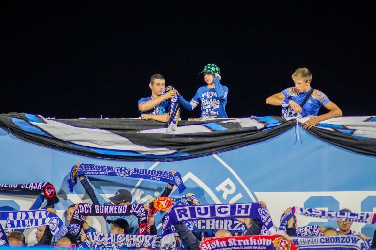 Ruch Chorzow – Gornik Zabrze: Poolse Hooligans creëren bizarre avond