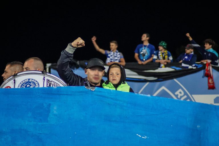 Ruch Chorzow – Gornik Zabrze: Poolse Hooligans creëren bizarre avond