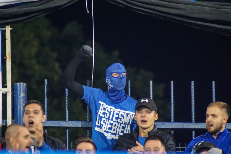 Ruch Chorzow – Gornik Zabrze: Poolse Hooligans creëren bizarre avond