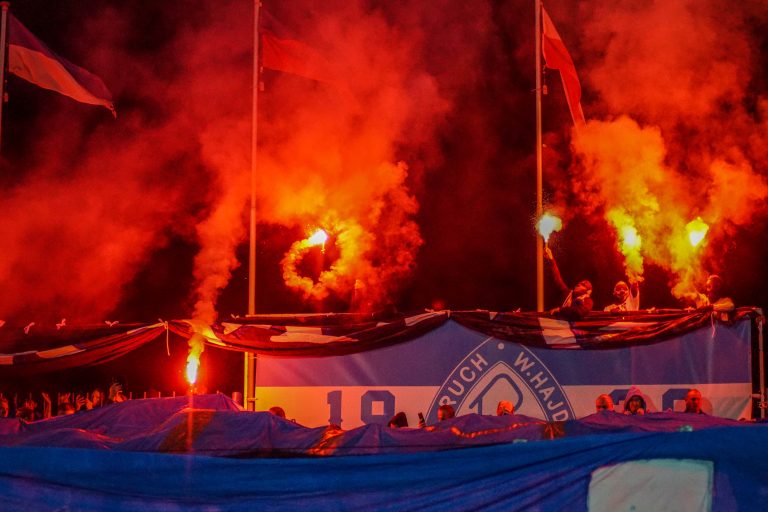 Ruch Chorzow – Gornik Zabrze: Poolse Hooligans creëren bizarre avond