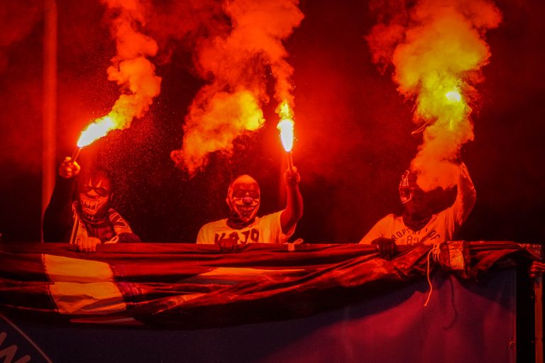 Ruch Chorzow – Gornik Zabrze: Poolse Hooligans creëren bizarre avond