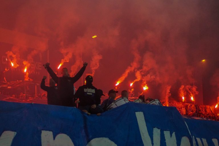 Ruch Chorzow – Gornik Zabrze: Poolse Hooligans creëren bizarre avond