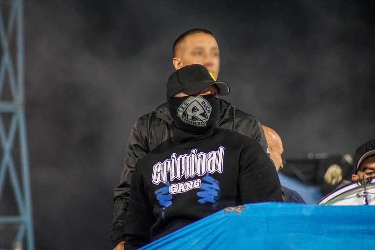 Ruch Chorzow – Gornik Zabrze: Poolse Hooligans creëren bizarre avond