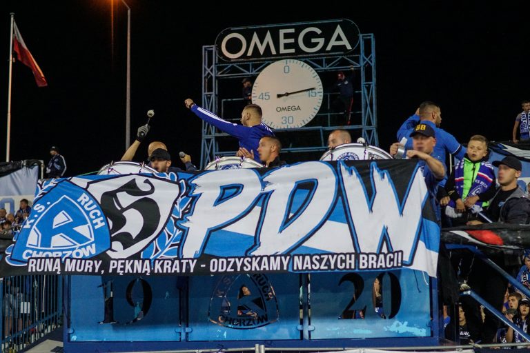 Ruch Chorzow – Gornik Zabrze: Poolse Hooligans creëren bizarre avond