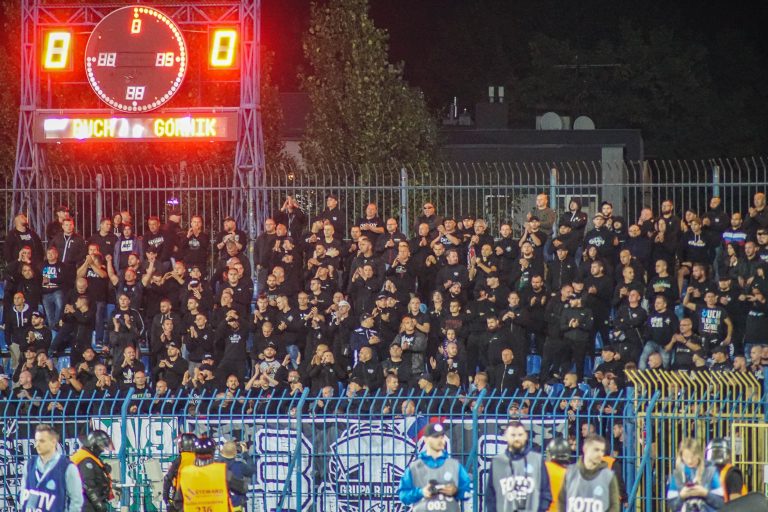 Ruch Chorzow – Gornik Zabrze: Poolse Hooligans creëren bizarre avond
