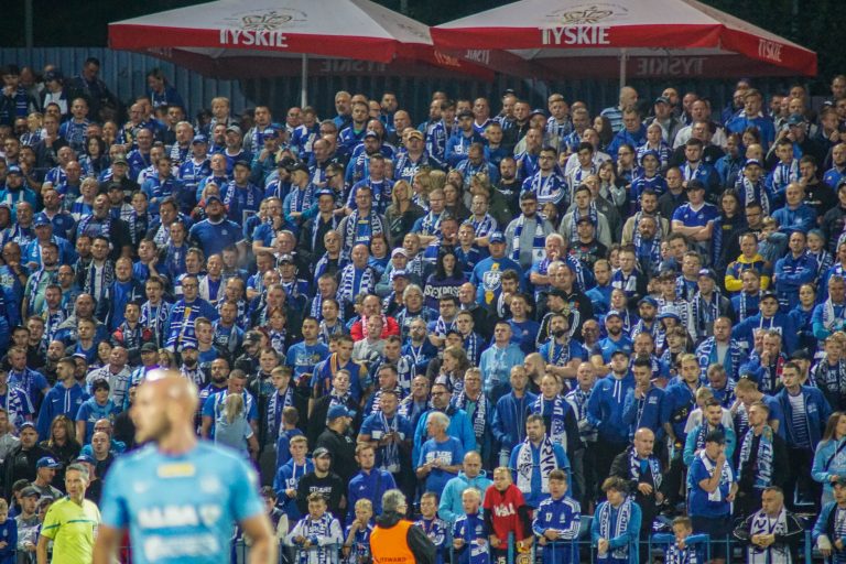 Ruch Chorzow – Gornik Zabrze: Poolse Hooligans creëren bizarre avond