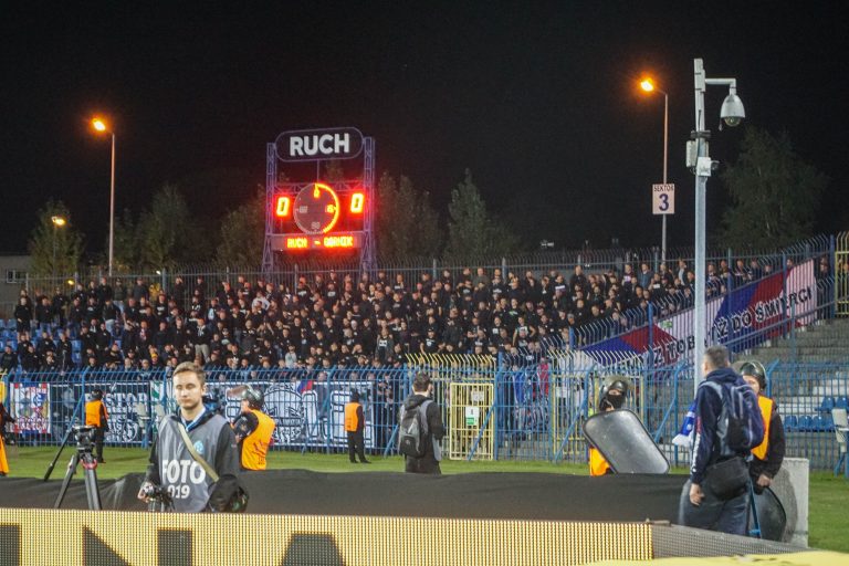 Ruch Chorzow – Gornik Zabrze: Poolse Hooligans creëren bizarre avond