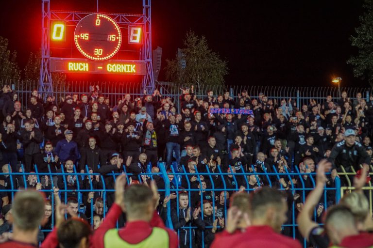 Ruch Chorzow – Gornik Zabrze: Poolse Hooligans creëren bizarre avond