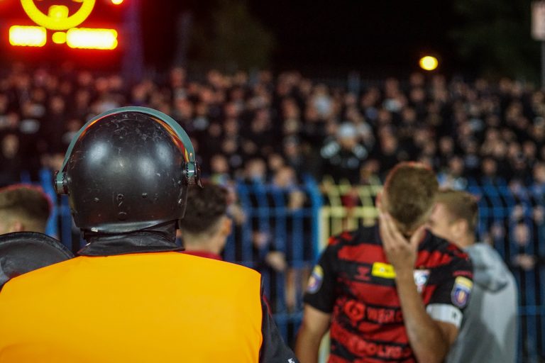 Ruch Chorzow – Gornik Zabrze: Poolse Hooligans creëren bizarre avond