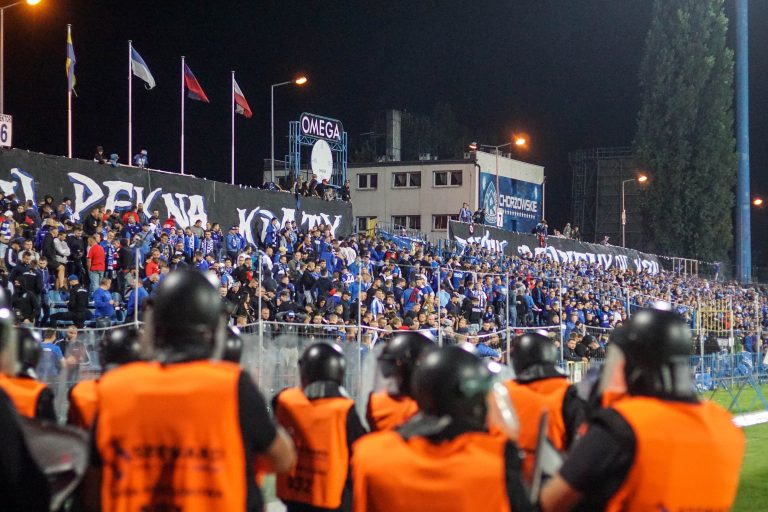 Ruch Chorzow – Gornik Zabrze: Poolse Hooligans creëren bizarre avond