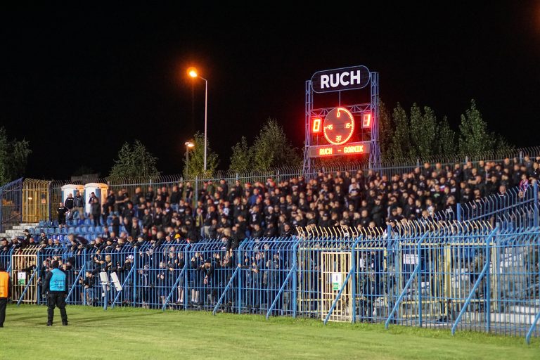 Ruch Chorzow – Gornik Zabrze: Poolse Hooligans creëren bizarre avond