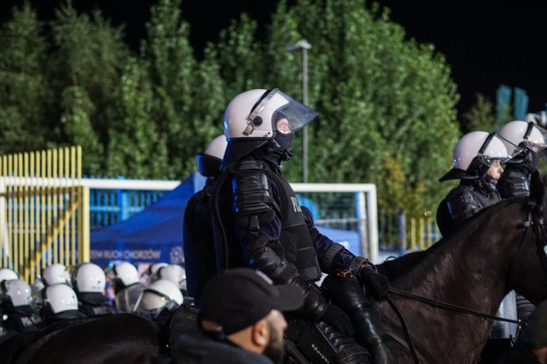 Ruch Chorzow – Gornik Zabrze: Poolse Hooligans creëren bizarre avond