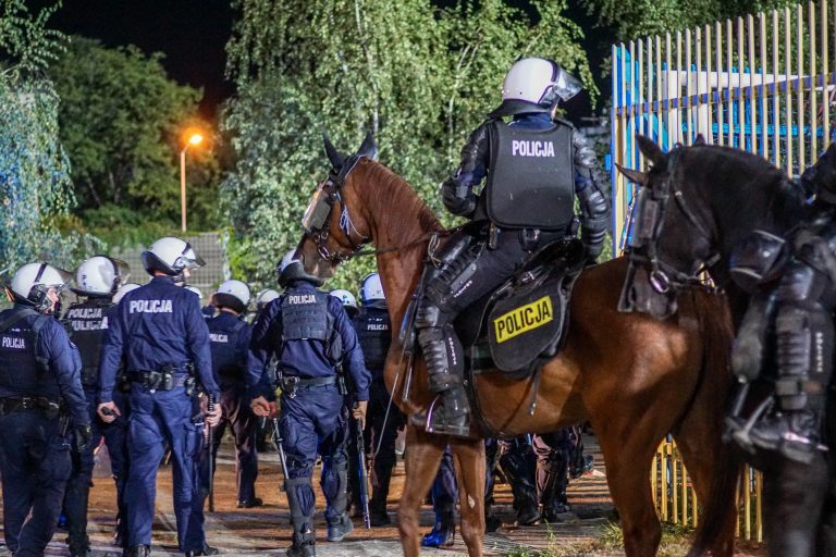 Ruch Chorzow – Gornik Zabrze: Poolse Hooligans creëren bizarre avond