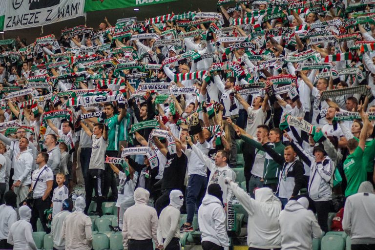 Geluidsorkaan en pyrostorm; vriendschapswedstrijd Legia Warschau