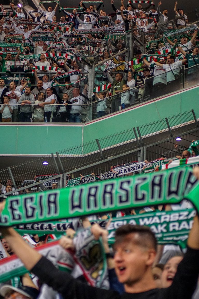 Geluidsorkaan en pyrostorm; vriendschapswedstrijd Legia Warschau
