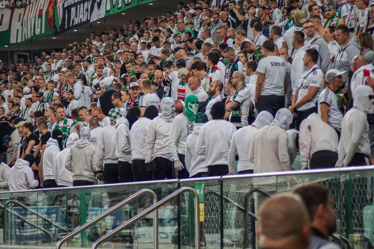 Geluidsorkaan en pyrostorm; vriendschapswedstrijd Legia Warschau