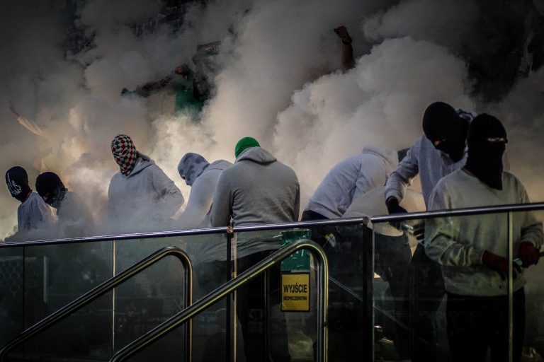Geluidsorkaan en pyrostorm; vriendschapswedstrijd Legia Warschau