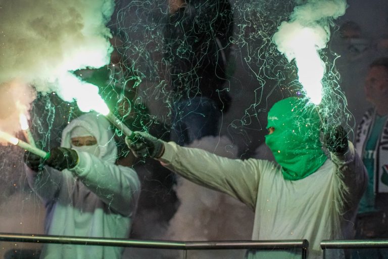 Geluidsorkaan en pyrostorm; vriendschapswedstrijd Legia Warschau