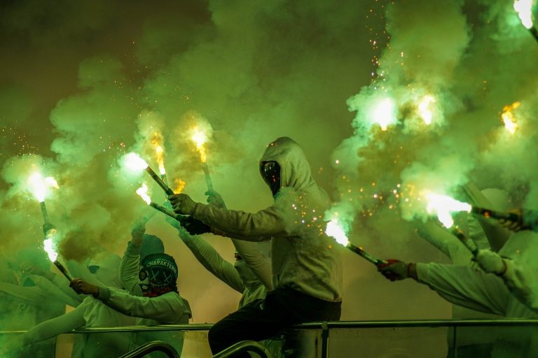 Geluidsorkaan en pyrostorm; vriendschapswedstrijd Legia Warschau