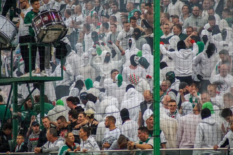 Geluidsorkaan en pyrostorm; vriendschapswedstrijd Legia Warschau