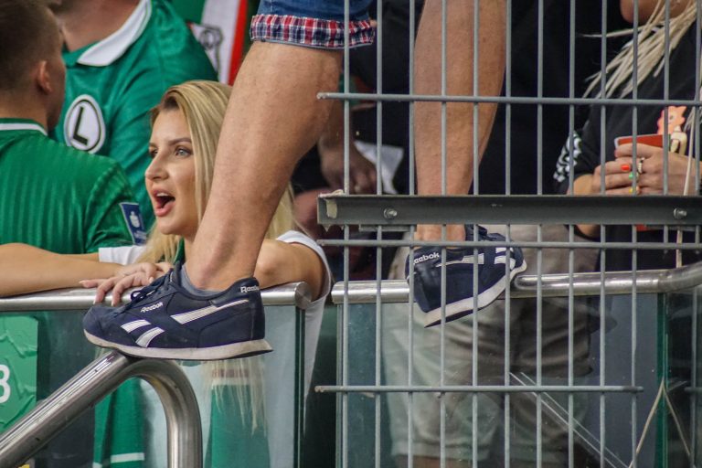 Geluidsorkaan en pyrostorm; vriendschapswedstrijd Legia Warschau