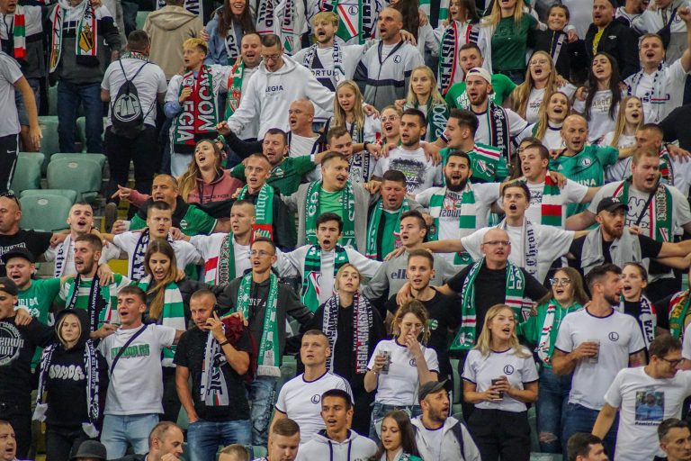 Geluidsorkaan en pyrostorm; vriendschapswedstrijd Legia Warschau