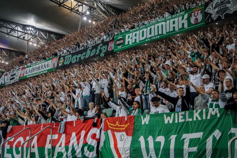 Geluidsorkaan en pyrostorm; vriendschapswedstrijd Legia Warschau