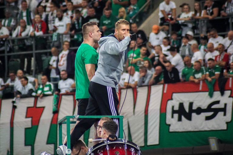 Geluidsorkaan en pyrostorm; vriendschapswedstrijd Legia Warschau