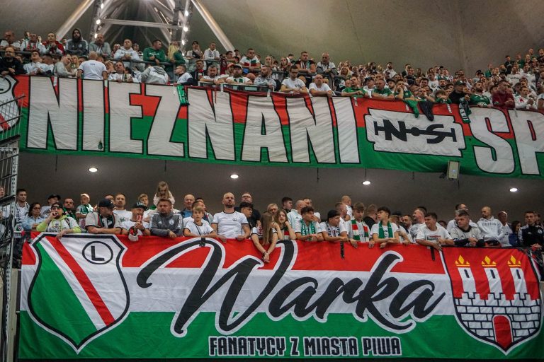 Geluidsorkaan en pyrostorm; vriendschapswedstrijd Legia Warschau