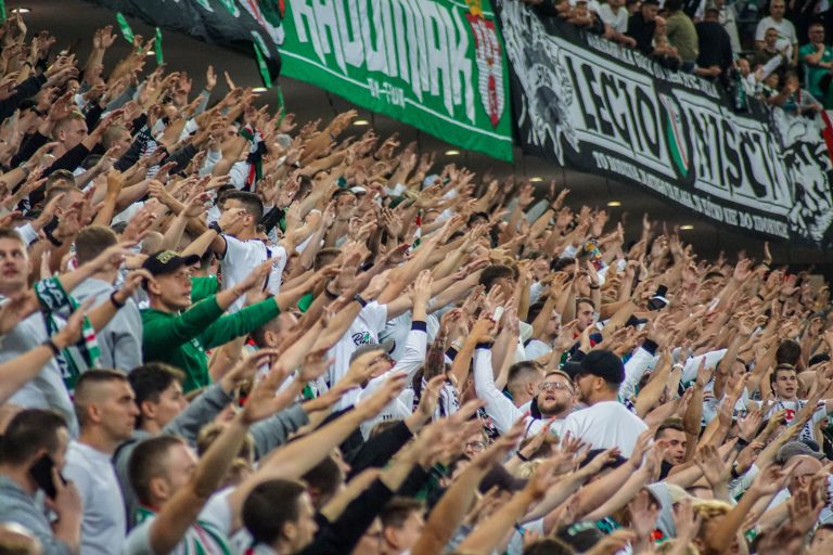 Geluidsorkaan en pyrostorm; vriendschapswedstrijd Legia Warschau