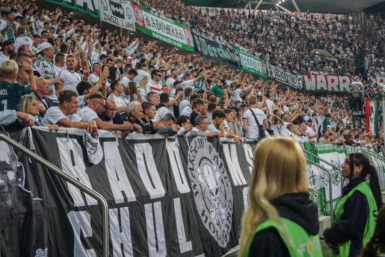 Geluidsorkaan en pyrostorm; vriendschapswedstrijd Legia Warschau