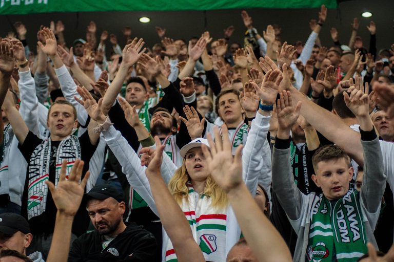 Geluidsorkaan en pyrostorm; vriendschapswedstrijd Legia Warschau