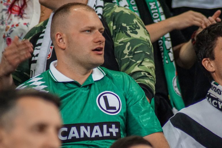 Geluidsorkaan en pyrostorm; vriendschapswedstrijd Legia Warschau