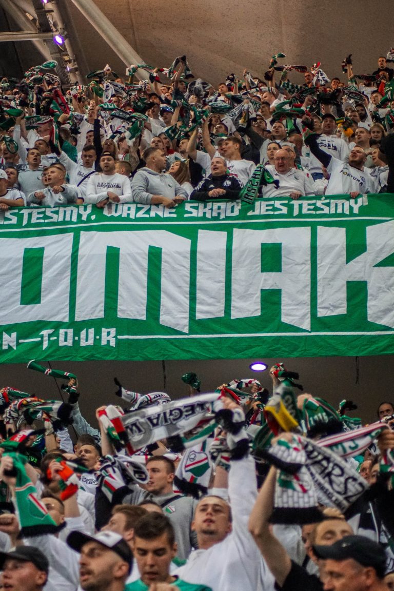 Geluidsorkaan en pyrostorm; vriendschapswedstrijd Legia Warschau