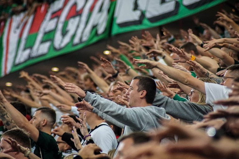 Geluidsorkaan en pyrostorm; vriendschapswedstrijd Legia Warschau