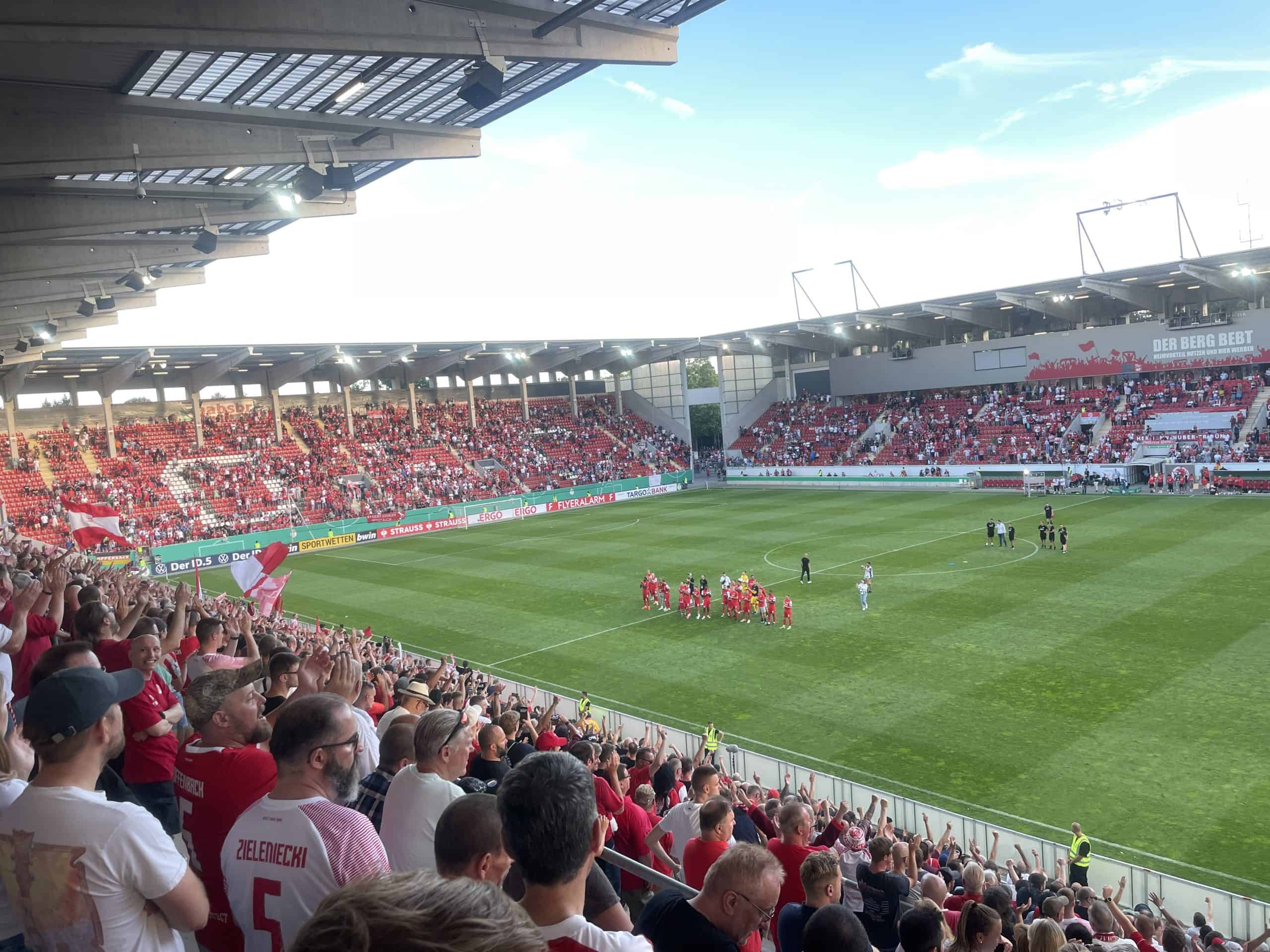 DFB-Pokal trip: Choreo en pyro in Offenbach am Main