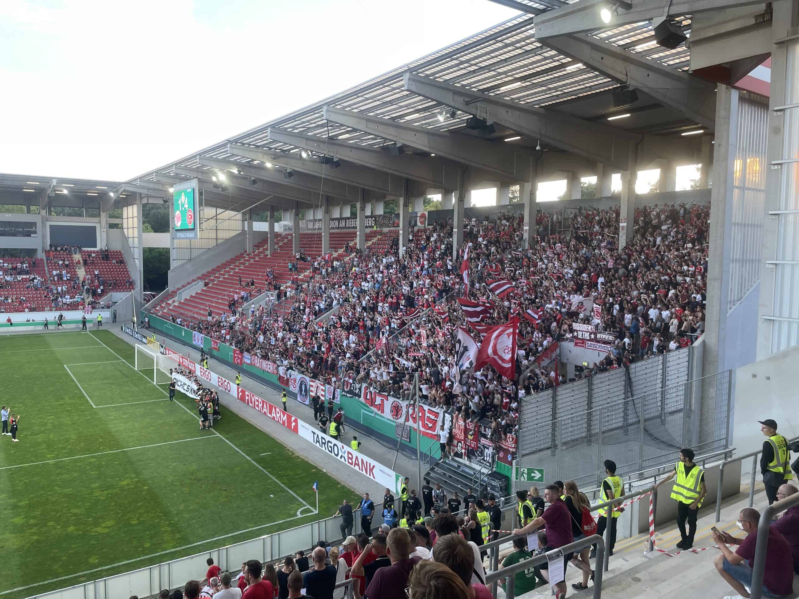 DFB-Pokal trip: Choreo en pyro in Offenbach am Main