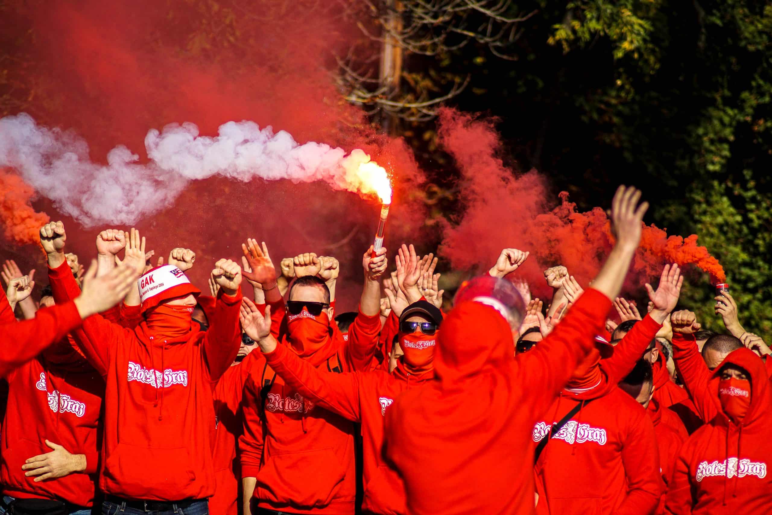 Corteos, tifos & fakkels; na 15 jaar is de Graz derby terug!