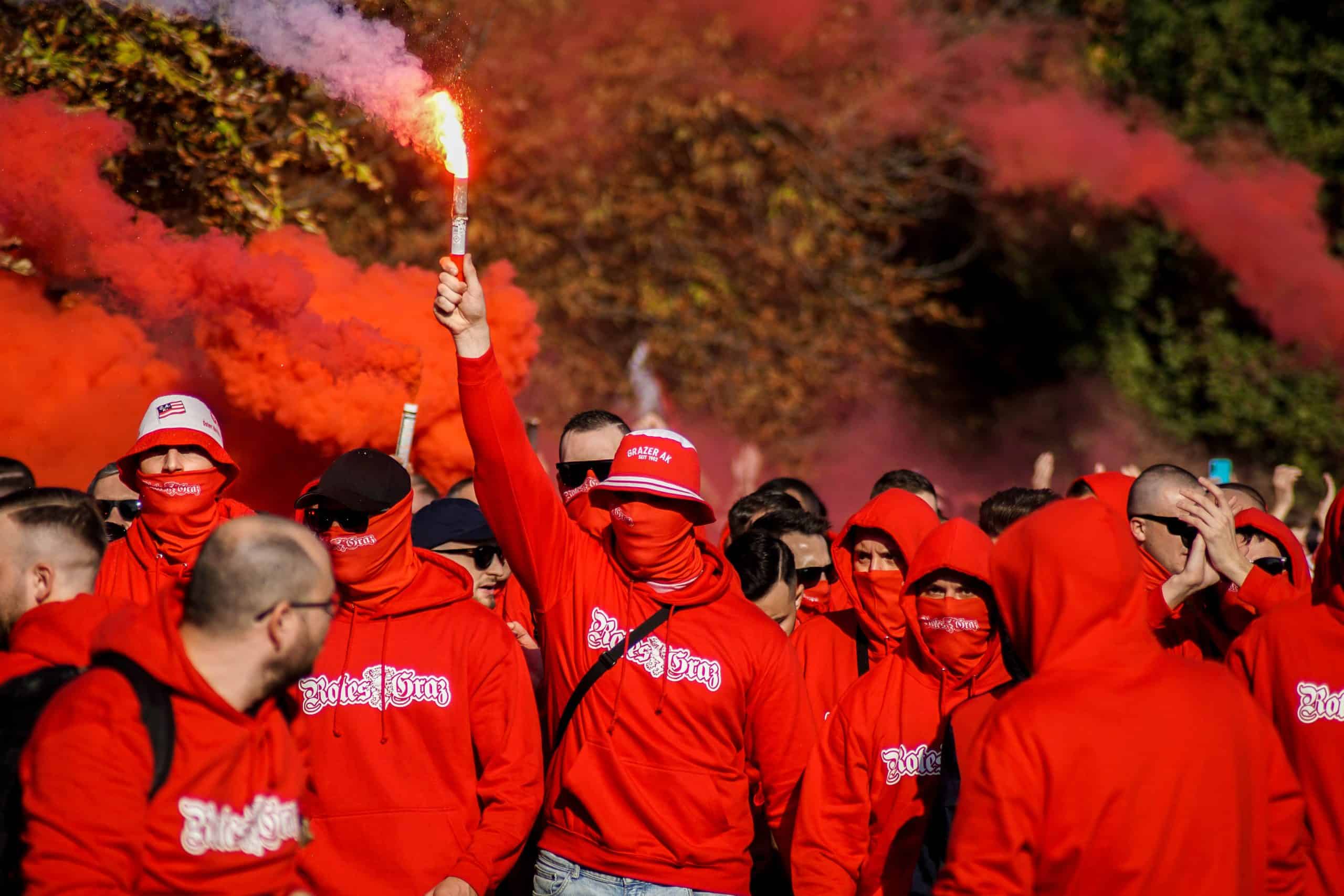 Corteos, tifos & fakkels; na 15 jaar is de Graz derby terug!