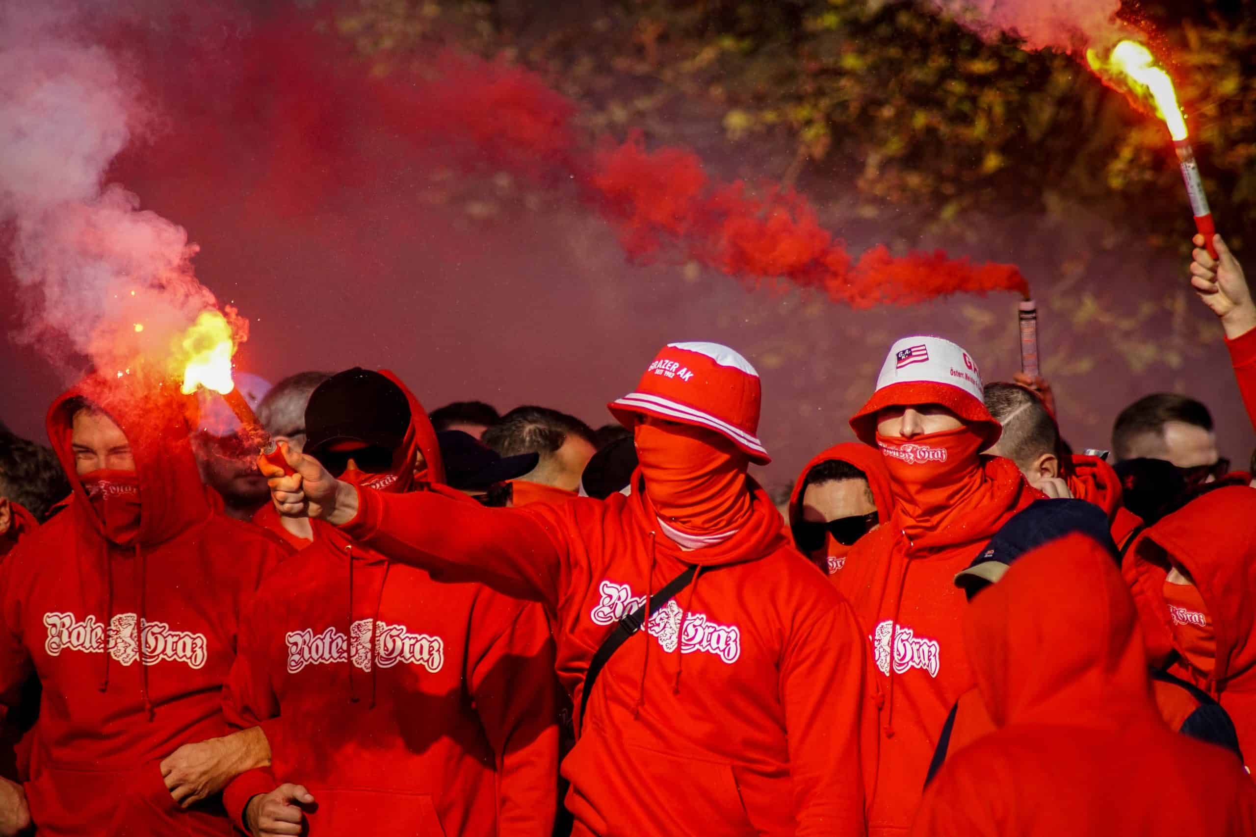 Corteos, tifos & fakkels; na 15 jaar is de Graz derby terug!
