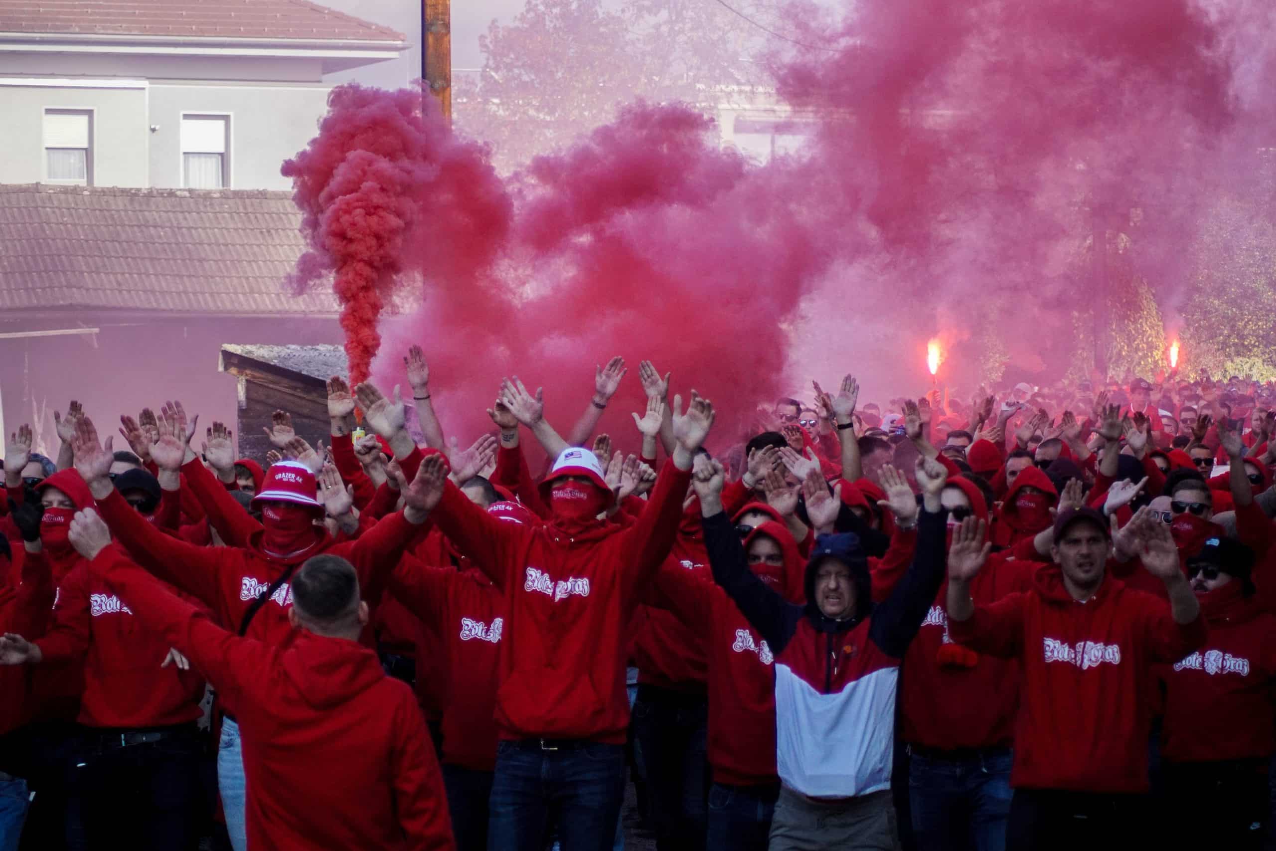 Corteos, tifos & fakkels; na 15 jaar is de Graz derby terug!