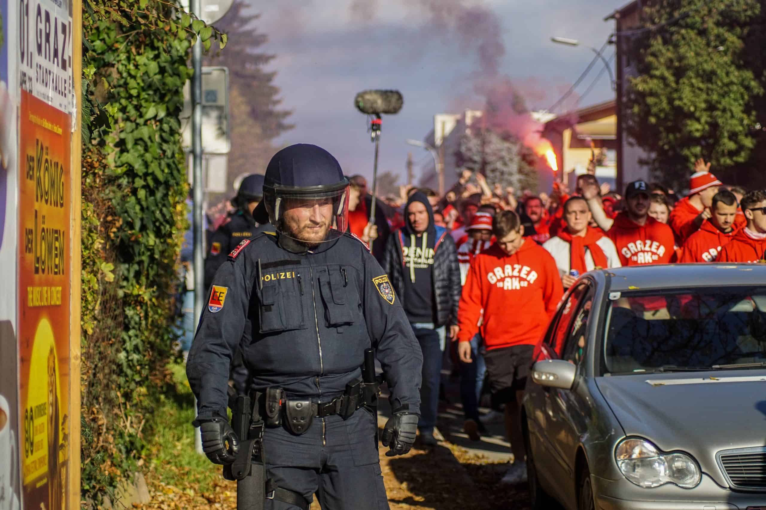 Corteos, tifos & fakkels; na 15 jaar is de Graz derby terug!