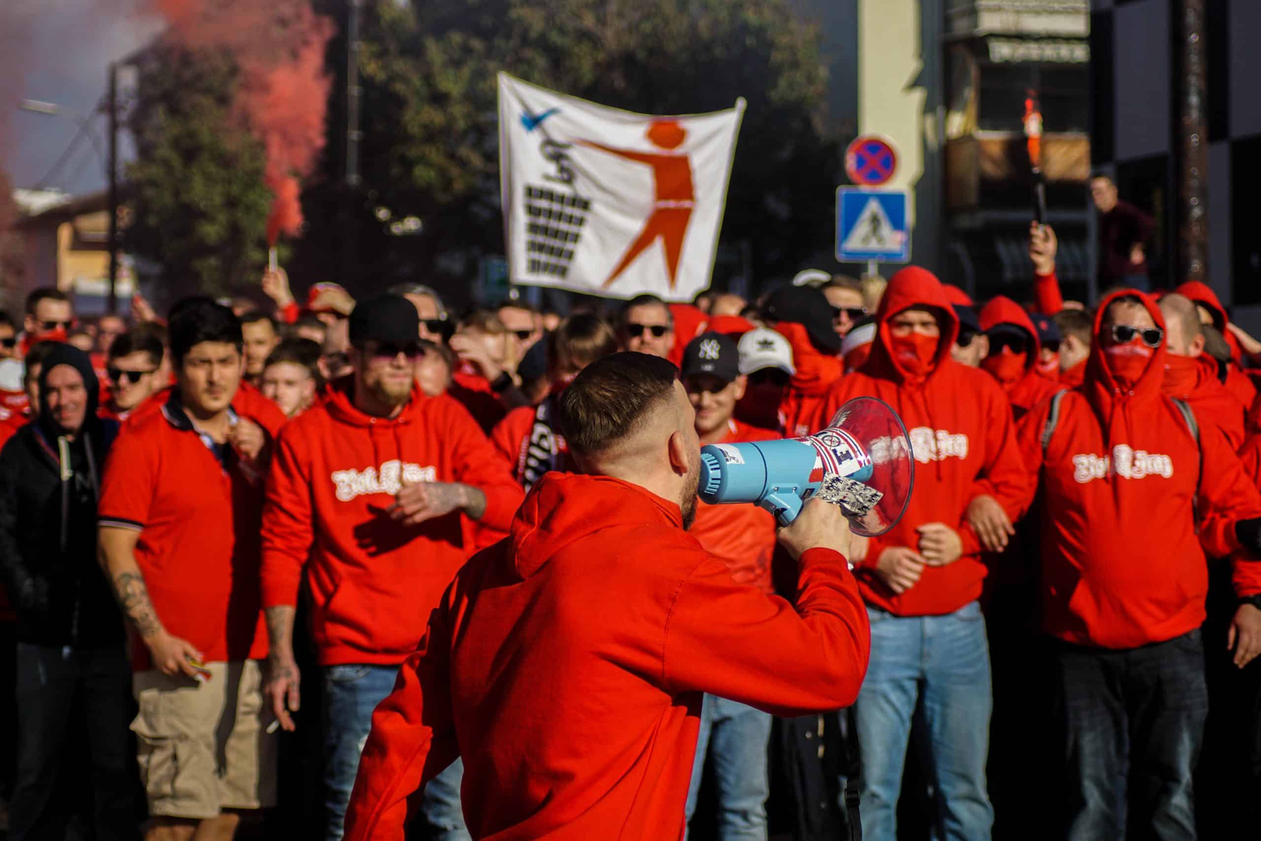 Corteos, tifos & fakkels; na 15 jaar is de Graz derby terug!