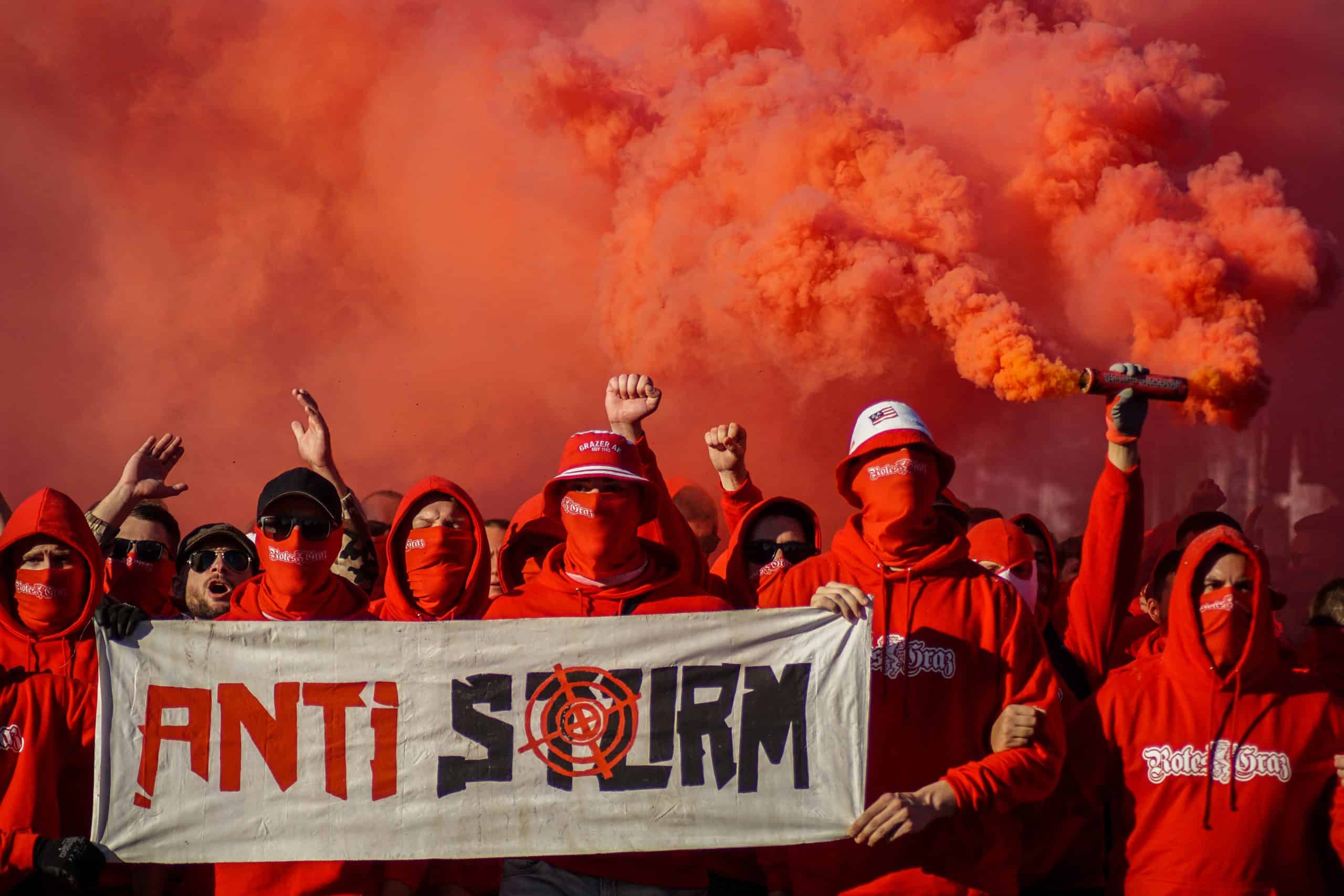 Corteos, tifos & fakkels; na 15 jaar is de Graz derby terug!